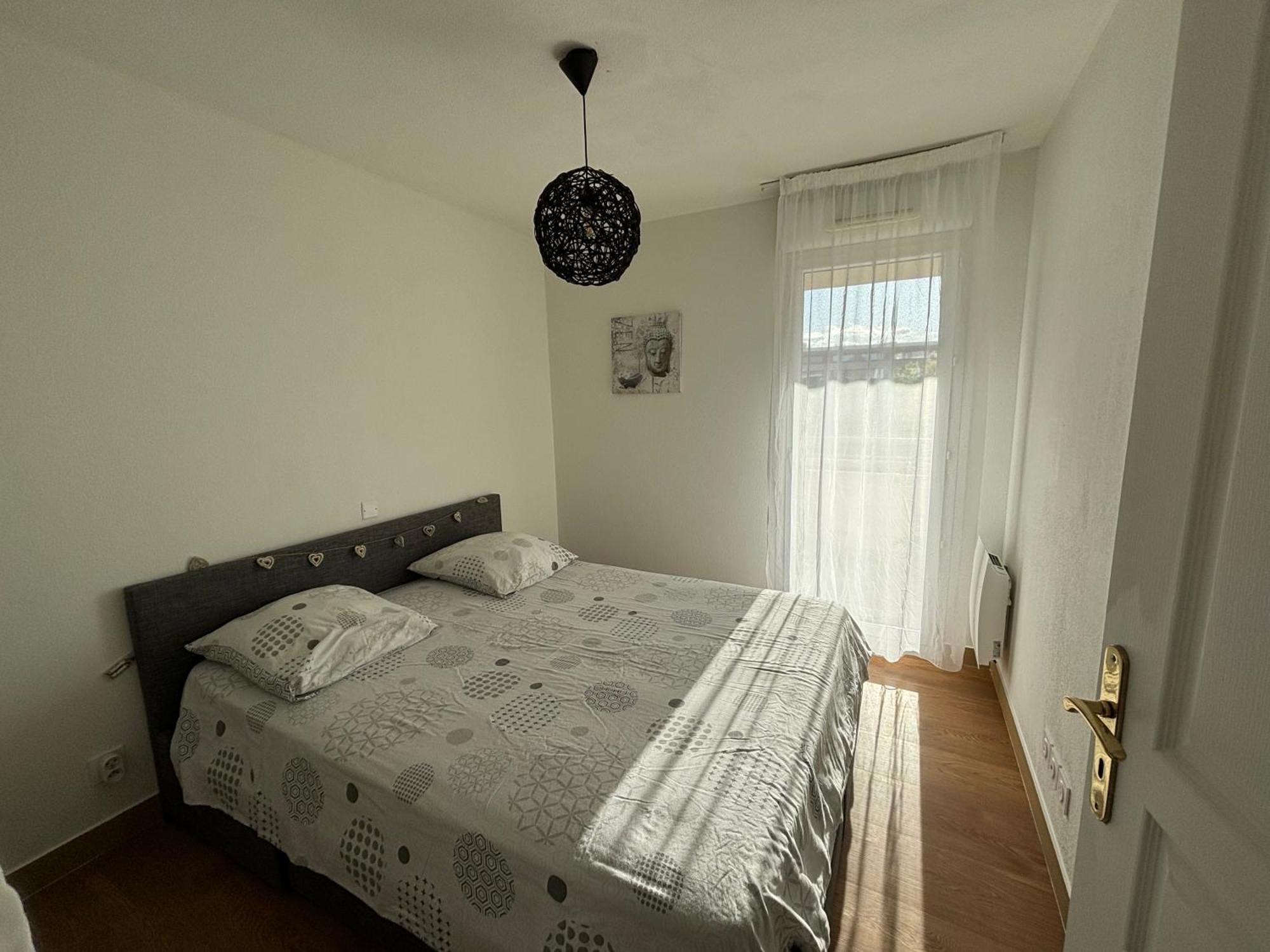 Location D'Un Superbe Appartement Avec Piscine Рокбрюн-сюр-Аржан Экстерьер фото