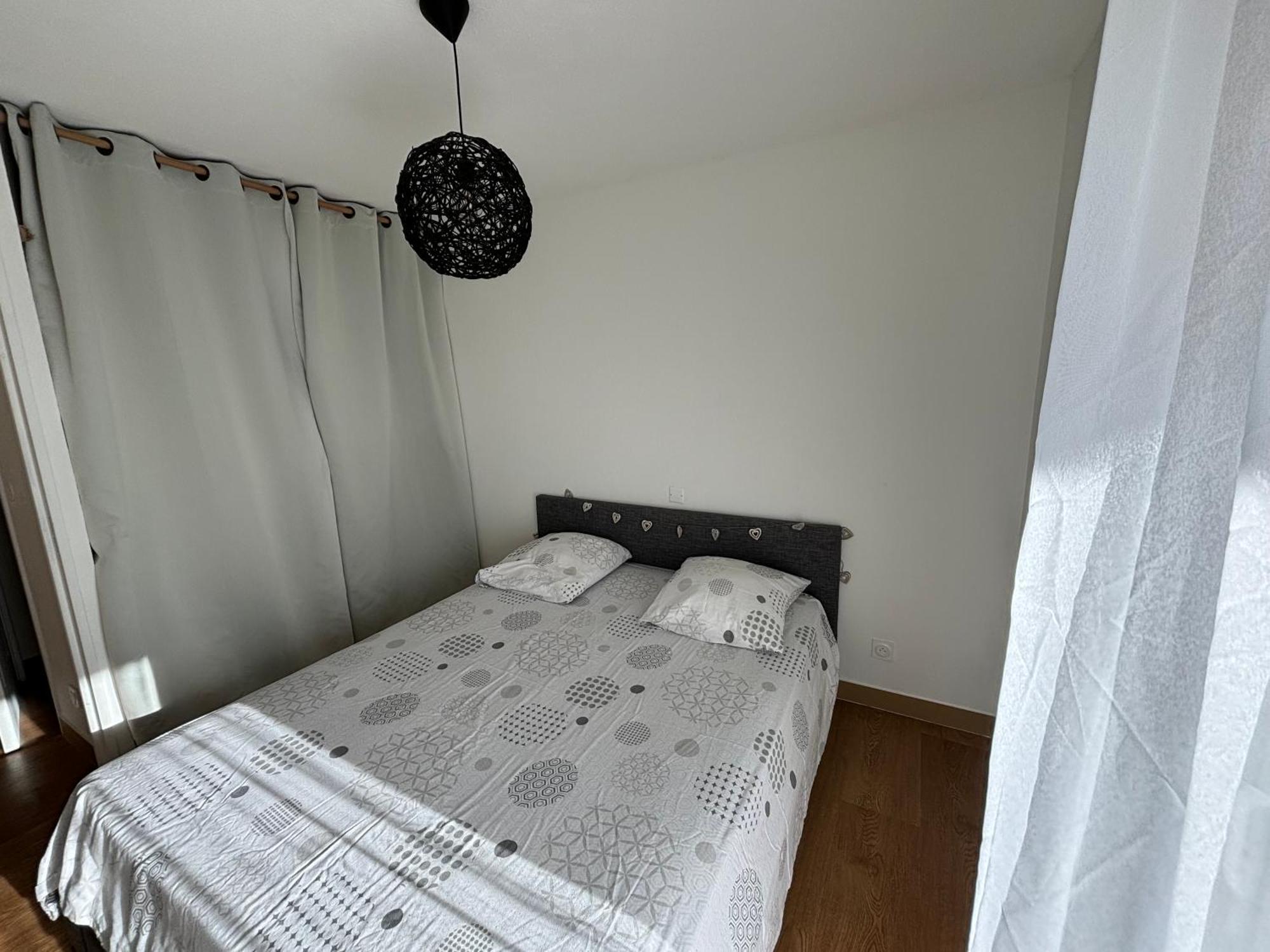 Location D'Un Superbe Appartement Avec Piscine Рокбрюн-сюр-Аржан Экстерьер фото