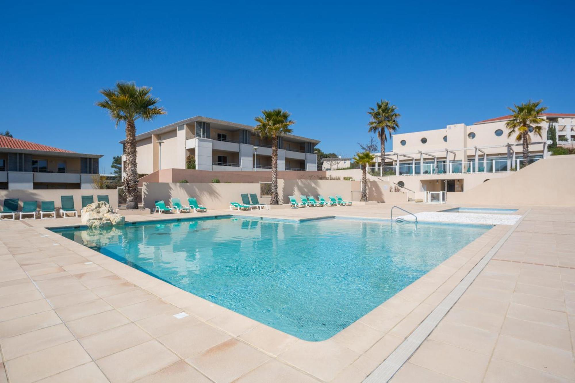Location D'Un Superbe Appartement Avec Piscine Рокбрюн-сюр-Аржан Экстерьер фото